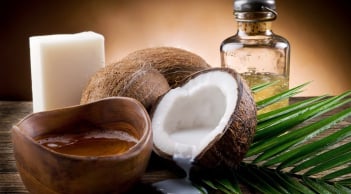 Dầu dừa kết hợp với 4 nguyên liệu này giúp da sáng khỏe, trắng mịn