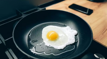 Bí quyết chiên trứng ốp la hoàn hảo, lòng đào vừa tới chỉ trong 1 phút không phải ai cũng biết