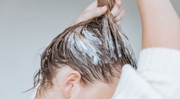 Bí quyết giúp mái tóc uốn, nhuộm luôn khỏe đẹp và bền màu