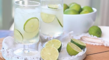 Uống nước chanh có nhiều lợi ích cho sức khoẻ nhưng có hại với 6 nhóm người này