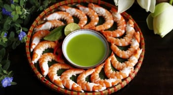 Mẹo luộc tôm không cần nước dễ bóc vỏ - đỏ au, hết tanh