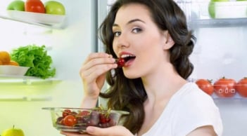 Lý do vô cùng chính đáng, bạn nên ăn trái cây vào khoảng 4h chiều