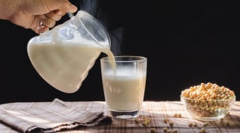 Sữa đậu nành rất tốt nhưng có 5 người tránh ăn kẻo mang bệnh