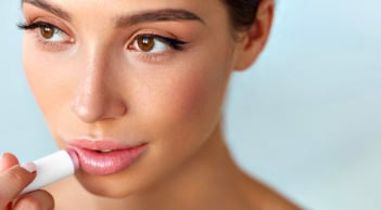 Tuyệt chiêu chăm sóc môi căng mọng, hồng hào tự nhiên từ trong ra ngoài