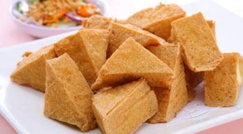 Thả thứ này vào rán đậu: Đậu giòn tan, ăn một lần nhớ mãi