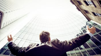 Đàn ông có 2 biểu hiện này, không cần cầu may cũng tự hút tiền về túi