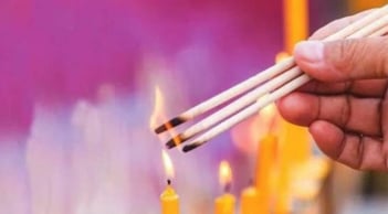 Giờ tốt nhất để thắp hương trong ngày là khi nào? Câu trả lời khiến ai cũng phải giật mình!