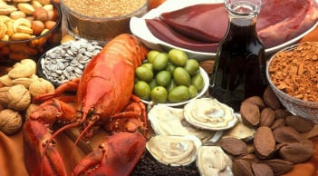 5 món ăn quen thuộc giúp ngăn tóc bạc sớm, nuôi dưỡng sắc tố tóc từ bên trong không cần hóa chất