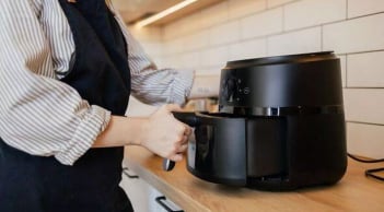 Sai lầm nhiều người mắc: Nấu món này bằng nồi chiên không dầu chẳng khác nào rước họa vào thân