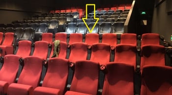 Tại sao ghế trong rạp chiếu phim lại có màu đỏ? Lý do khiến nhiều người ngỡ ngàng