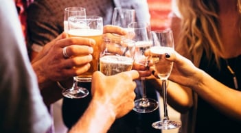 5 loại đồ uống tưởng vô hại nhưng đang âm thầm “hủy hoại” làn da bạn