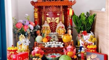 Thắp hương bàn thờ Thần Tài: Nên dùng 1, 3 hay 5 nén? Vì sao tránh số 7, 9?