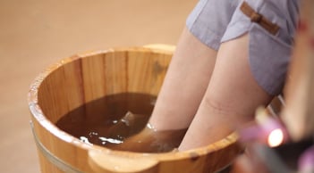 Cách ngâm chân thải độc, có lợi cho gan