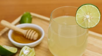 5 loại nước uống giúp bạn trị mụn một cách tự nhiên, dáng vóc thêm nhẹ nhàng, cân đối