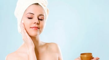 Mẹo dưỡng da khi thời tiết giao mùa giúp cho da của bạn luôn mềm mại và ẩm mịn