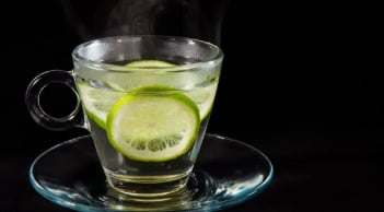 Cách uống nước chanh muối ấm buổi sáng làm sạch ruột, không hại dạ dày 