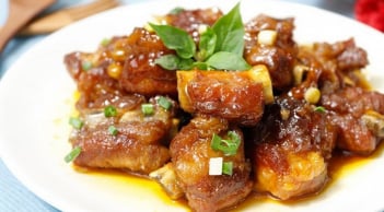 Cách làm sườn xào chua ngọt mềm tan trong miệng