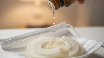 Không thể tin được: Nhỏ vài giọt dầu gió vào hành tây, hiệu quả đuổi muỗi, ngủ ngon gấp 10 lần 'vàng mười'