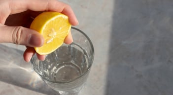 Không phải buổi sáng, đây là thời điểm uống nước chanh giảm cân nhanh, không hại dạ dày