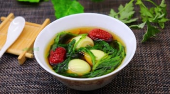 Phụ nữ ăn trứng luộc với lá ngải cứu, cơ thể có 4 thay đổi bất ngờ