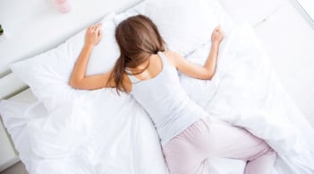 3 tư thế ngủ có thể gây tổn thương cột sống của bạn, hãy lưu ý