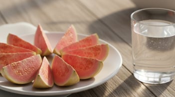 Ăn ổi khi bụng đói mỗi sáng, cơ thể sẽ thay đổi theo 5 cách bất ngờ