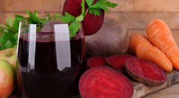 4 công thức nước ép dưỡng da căng bóng mịn màng