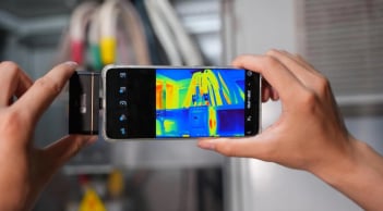 Điện thoại có một nút đặc biệt giúp phát hiện camera ẩn trong nhà nghỉ, khách sạn, nhiều người chưa biết