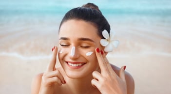 4 mỹ phẩm phục hồi da khi du lịch giúp da nhanh chóng lấy lại độ ẩm, sự mịn màng