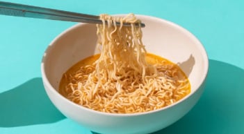 Thường xuyên ăn mì tôm vào buổi sáng, cơ thể có 5 thay đổi bất ngờ