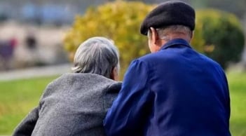 4 điều người già khôn ngoan không bao giờ nói với con để tránh xung đột