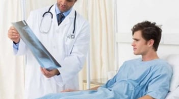 Có được hưởng đồng thời chế độ ốm đau và tai nạn lao động?