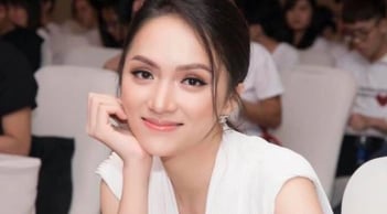 Hương Giang bật khóc nghẹn ngào sau khi trượt Top 30 Miss Universe