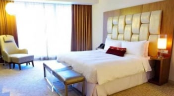 Phong thủy giường ngủ: Tránh kê đầu giường quay mặt về 2 hướng này để giàu có