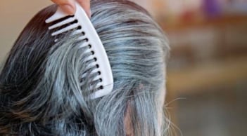 Tóc bạc có thể là dấu hiệu cơ thể đang tiêu diệt tế bào ung thư?