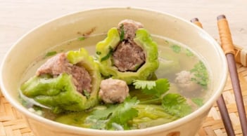 Cách nấu canh khổ qua ngon không đắng