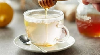 Điều gì sẽ xảy ra nếu bạn thường xuyên uống nước mật ong ấm trước khi ngủ?