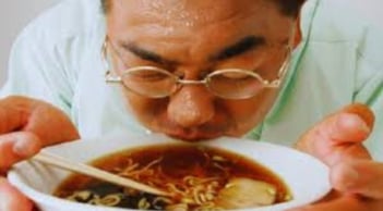 5 người tuyệt đối không ăn mì tôm dù thèm đến mấy