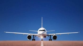 Người thông minh không bao giờ đặt vé bay đêm: Lý do ảnh hưởng sức khỏe và chi phí bạn cần biết