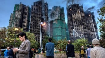 Thảm hoạ chung cư Hồng Kông: 94 người thiệt mạng - cháy lan dữ dội, tầng cao vẫn ngập lửa