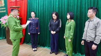 Nóng: Khám xét phòng làm việc của cán bộ thuế Nguyễn Thị Phương