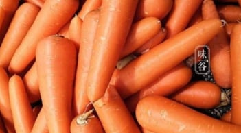 Tại sao cà rốt bán ở quầy rau lại sạch mịn? Có dùng hóa chất không?