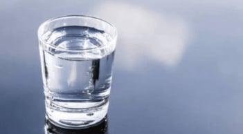 Trắc nghiệm tâm lý: Chọn cốc nước thích uống khi khát, khám phá tính cách trong mắt bạn bè