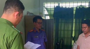 Bắt cán bộ chiếm đoạt 500 triệu đồng tiền cứu trợ lũ lụt: Khởi tố vụ án gây bức xúc dư luận