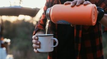 5 loại nước không nên đựng trong bình giữ nhiệt, nhiều người biết vẫn làm sai