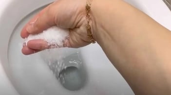Mẹo dùng muối để thông tắc bồn cầu đơn giản, hiệu quả, tiết kiệm