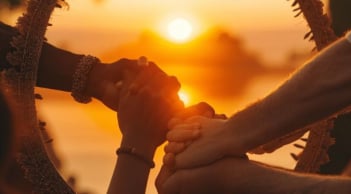 Nếu thấy 3 dấu hiệu này lặp đi lặp lại, cuộc đời bạn sắp sang trang giàu sang