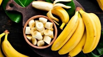 8 loại quả giàu sắt dễ tìm ở chợ Việt: Có loại “tốt hơn thịt bò”, người thiếu máu nên mua ngay