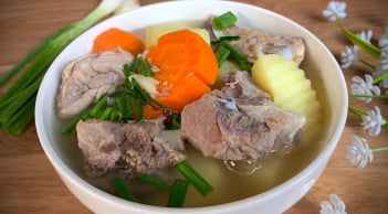 Nấu canh khoai tây chỉ bỏ nước thôi chưa đủ: Thả thứ này vào canh bùi ngậy, ăn hoài không chán