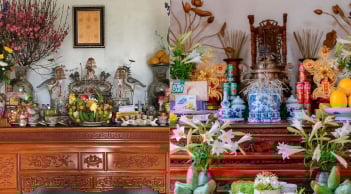 Thắp hương Mùng 1 nhớ hạ xuống 3 thứ, càng để lâu trên ban thờ càng mất lộc
